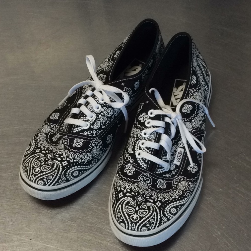 Handkerchief pattern women’s low top Vans sneakers